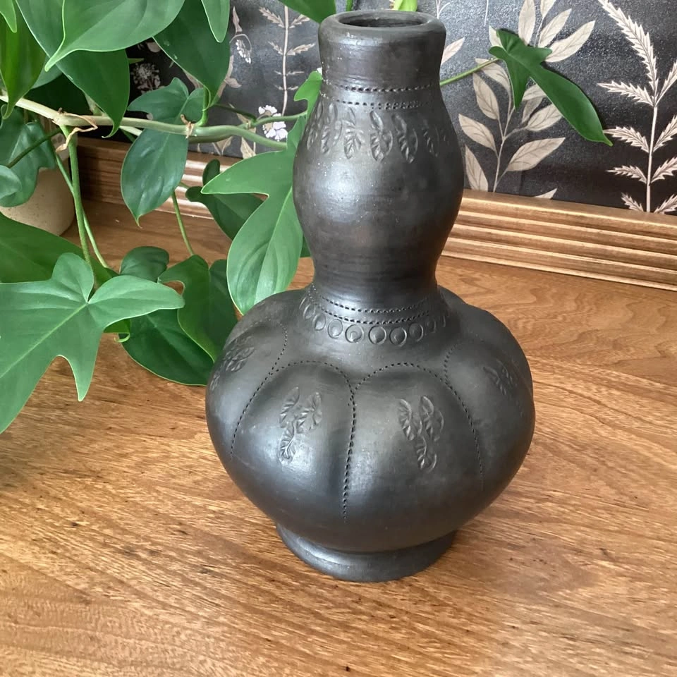 Vintage Black Malaysian Clay Vase (Labu Sayong) - photo 2