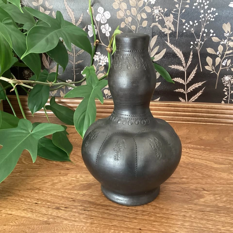 Vintage Black Malaysian Clay Vase (Labu Sayong) - photo 3