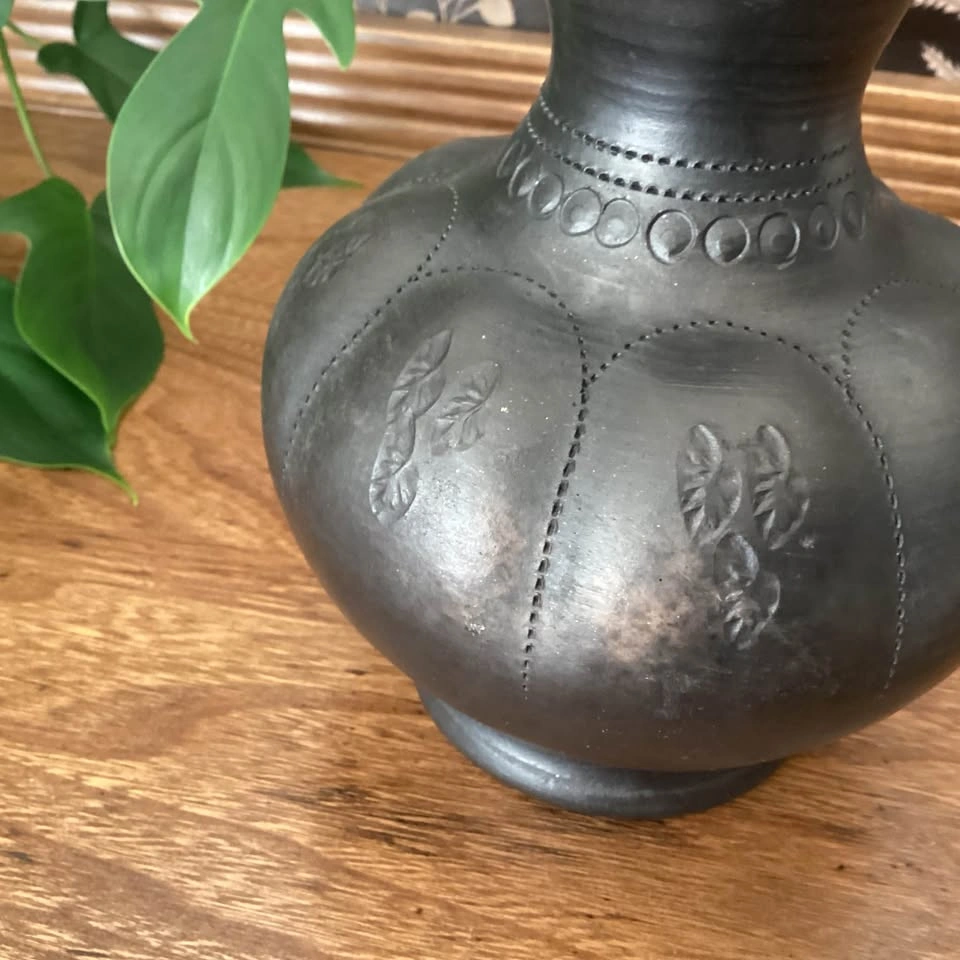 Vintage Black Malaysian Clay Vase (Labu Sayong) - photo 4