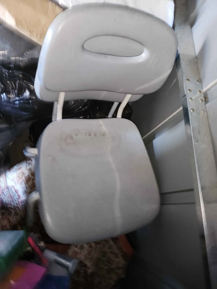 2 Stackable chairs - photo 2