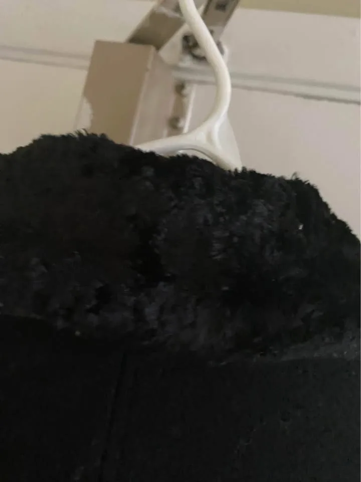 Beautiful 😍 wool coat by Niccolini collection image indicator(4)