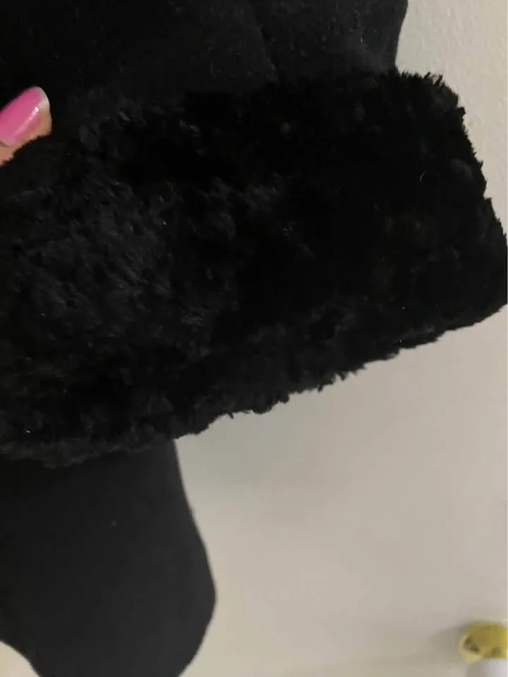 Beautiful 😍 wool coat by Niccolini collection image indicator(5)