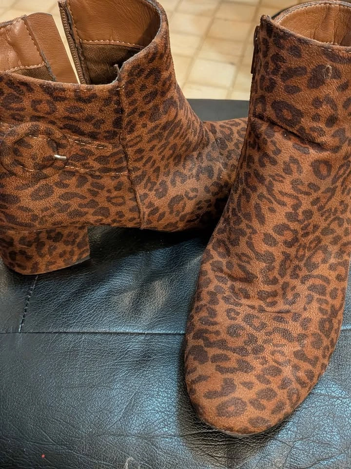 Leopard Print Suede Ankle Boots size 8 - photo 2