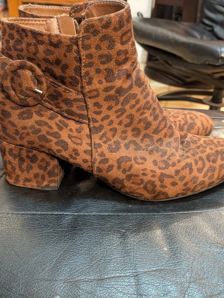 Leopard Print Suede Ankle Boots size 8 - photo 3