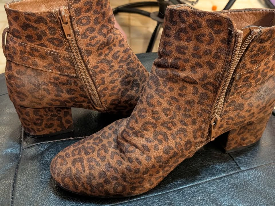 Leopard Print Suede Ankle Boots size 8 - photo 4