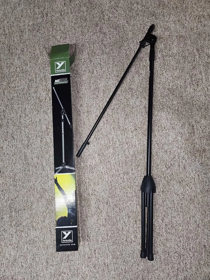 Tripod and Microphone - photo 3