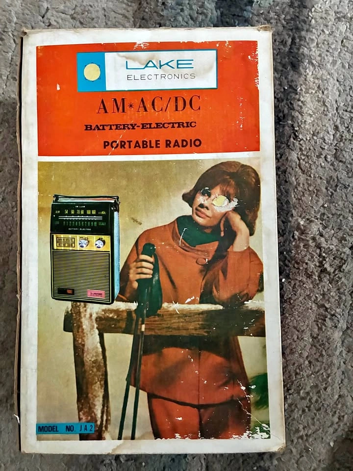 Vintage Lake Electronics AM-AC/DC Battery-Electric Portable Radi