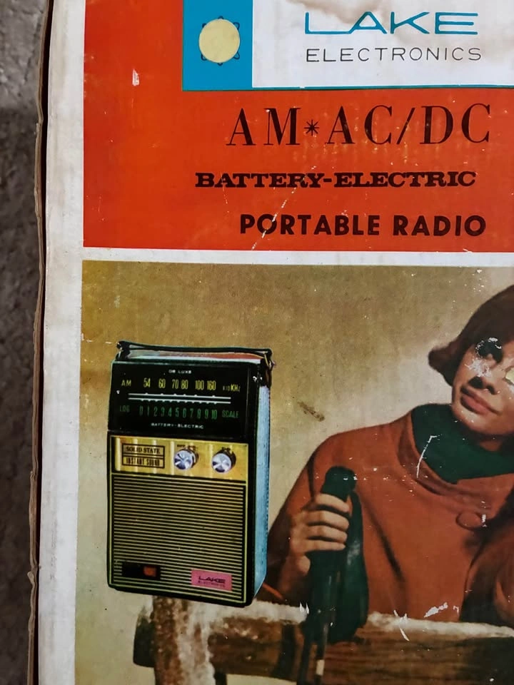 Vintage Lake Electronics AM-AC/DC Battery-Electric Portable Radi - photo 2