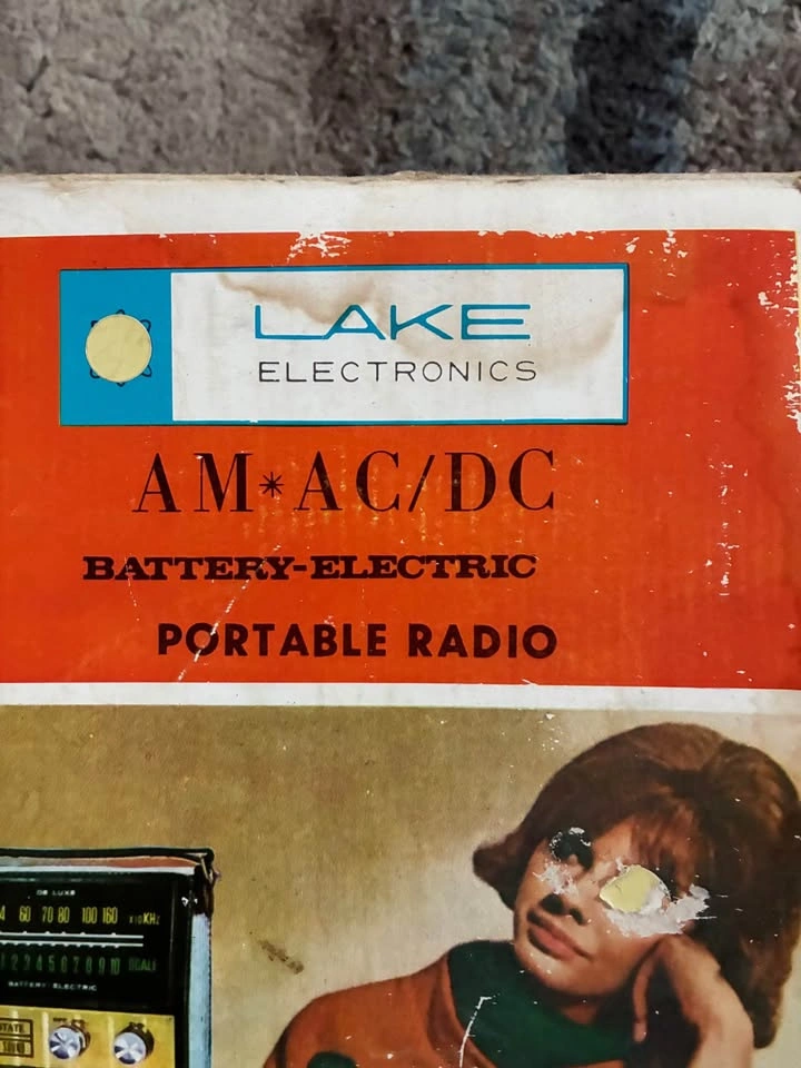 Vintage Lake Electronics AM-AC/DC Battery-Electric Portable Radi - photo 3