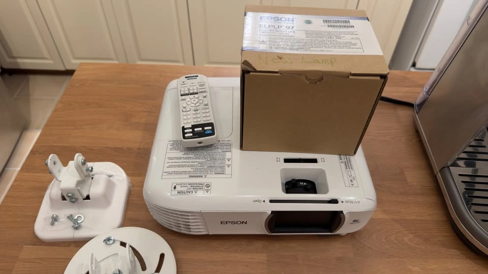 Epson Projector with extra Lamp - photo 2