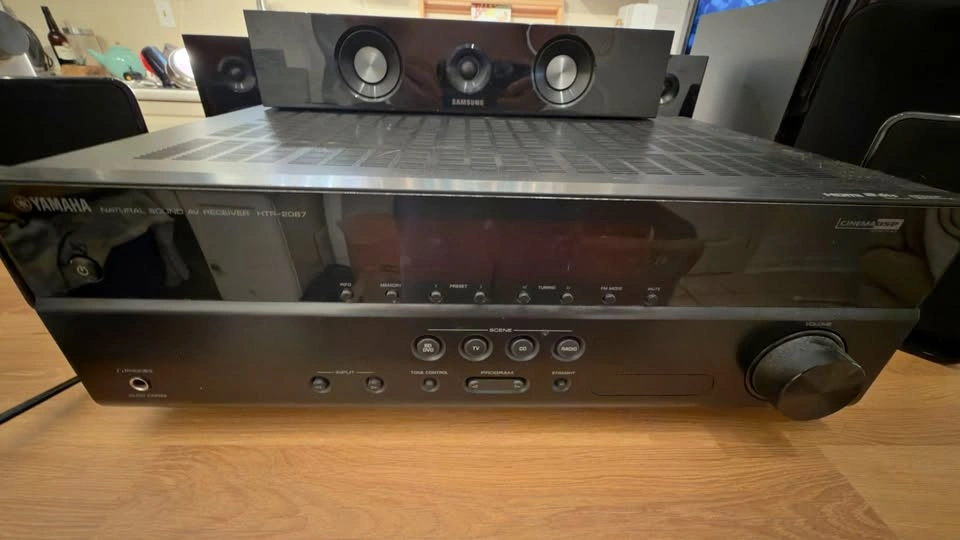 Yamaha surround sound receiver, 5 Speakers, Subwoofer