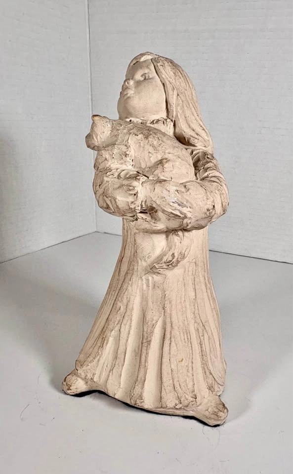 Vintage 1981 Austin Productions Girl Holding Cat Figurine - photo 2