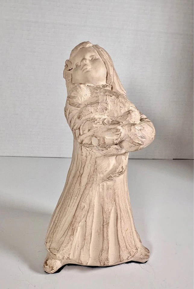 Vintage 1981 Austin Productions Girl Holding Cat Figurine - photo 4