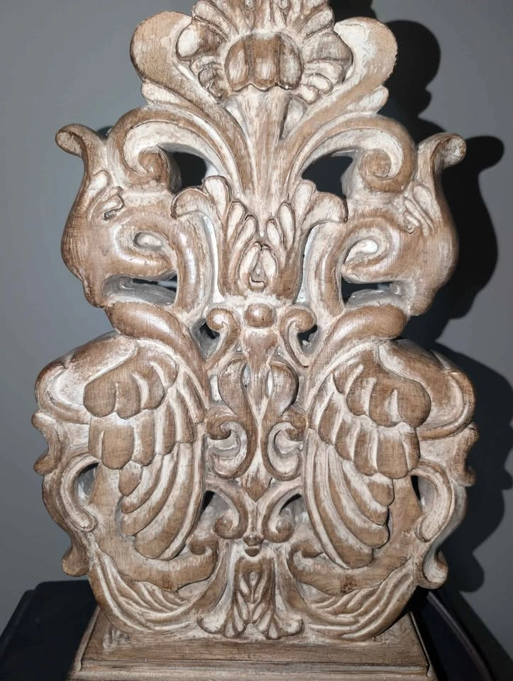 Wood carved table lamp - photo 2