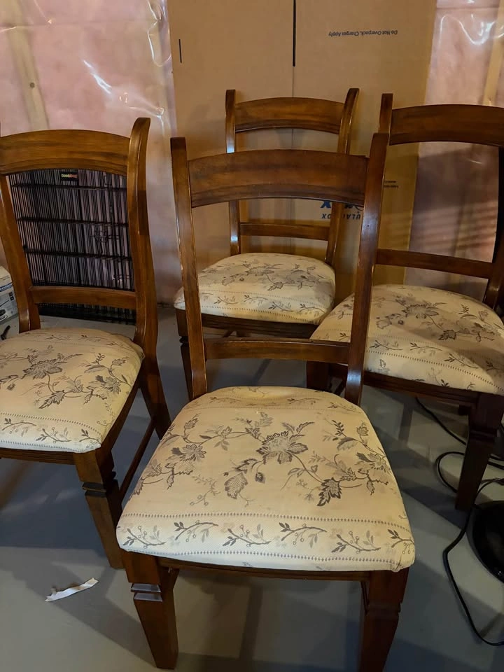 Dark Wood Dining Table with 4 Chairs - Extendable - photo 3