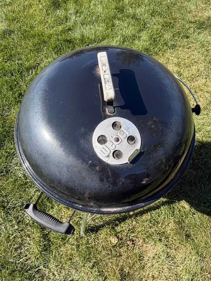 Weber Master-Touch 22” Charcoal Kettle BBQ - photo 3