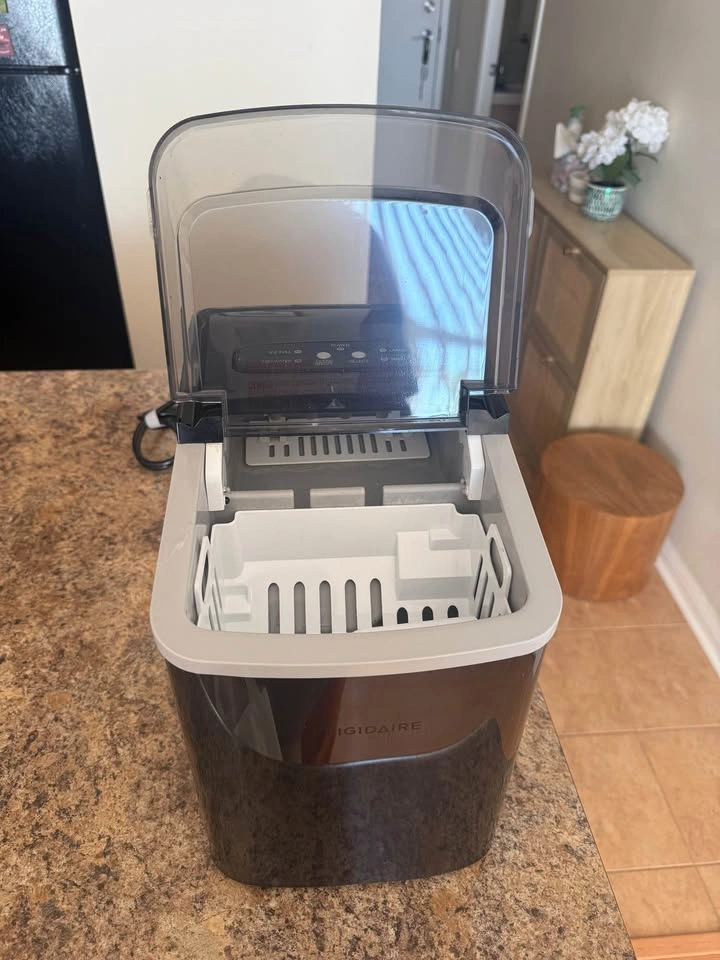 Frigidaire Countertop Ice Maker - photo 3