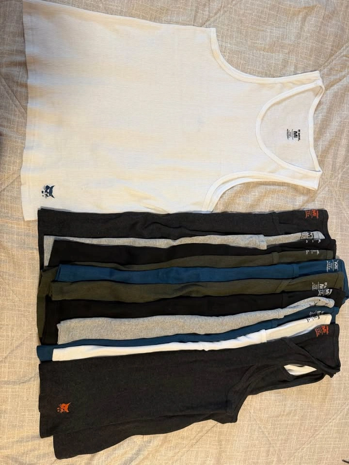 New sleeveless shirts - photo 2