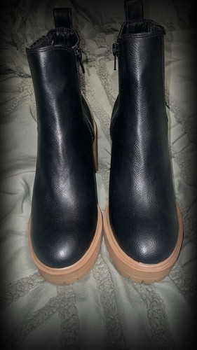 DV Dolce Vita Harlyn Black Platform Lug Sole Ankle Boots Size 7.