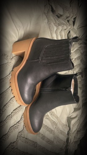 DV Dolce Vita Harlyn Black Platform Lug Sole Ankle Boots Size 7. - photo 2