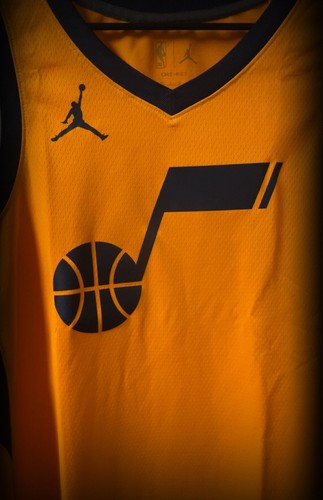 Utah Jazz Jordan NBA Connected Jersey Gold Black Size M - photo 3