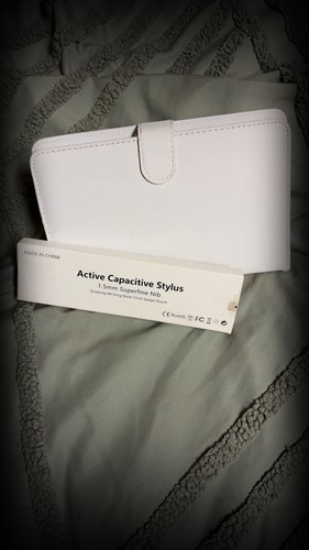 White Universal 7-8" Keyboard Case Folio & Stylus Pen Set