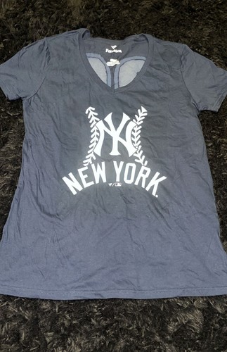 New York Yankees MLB Women's V-Neck T-Shirt - photo 2