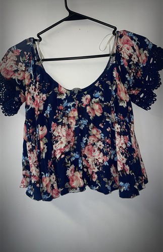 Charlotte Russe Blue Floral Smocked Crop Top - photo 2