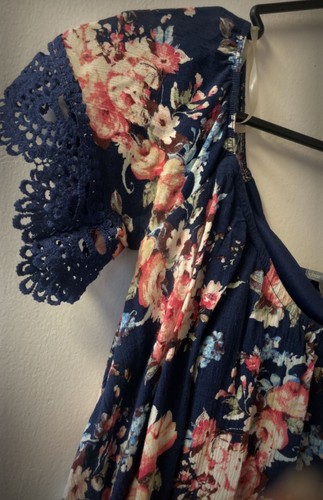 Charlotte Russe Blue Floral Smocked Crop Top - photo 4
