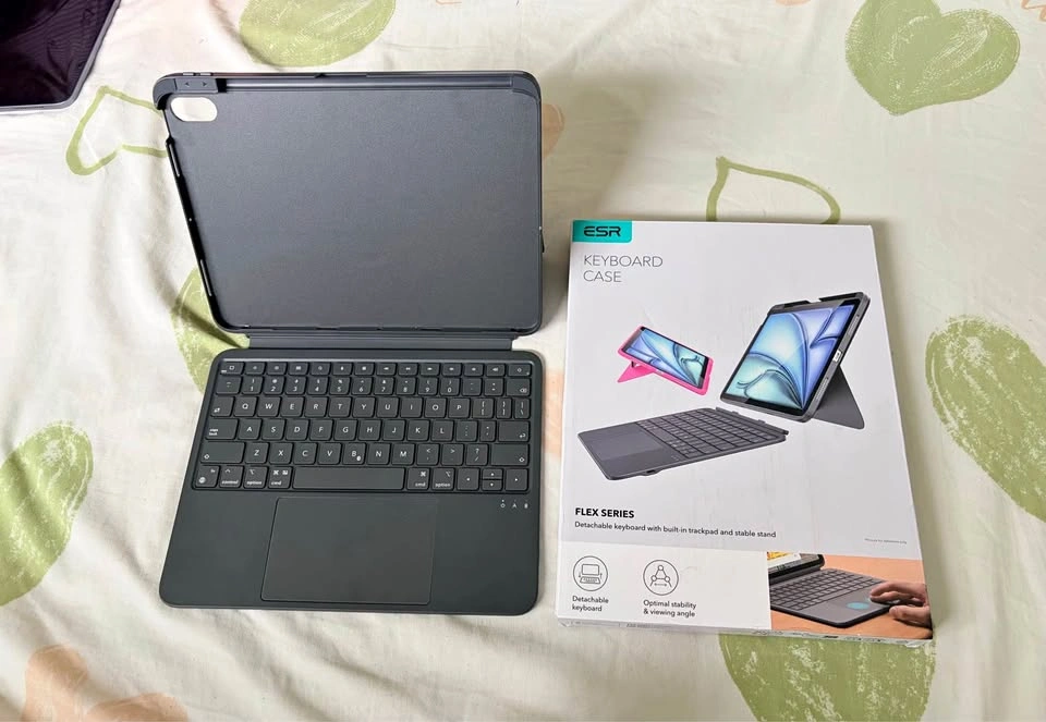 ESR FLEX series iPad Air 11 Inch Case with Keyboard