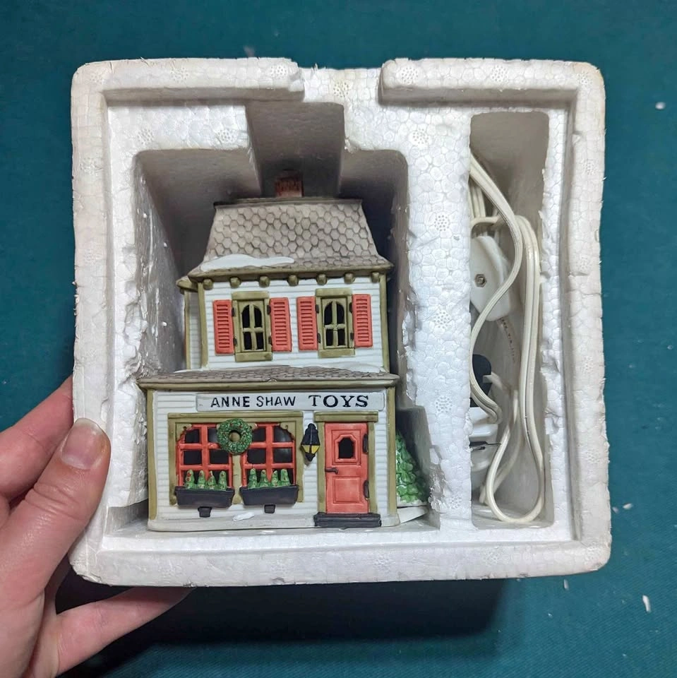 Department 56 - New England Village Series - Ann Shaw Toys