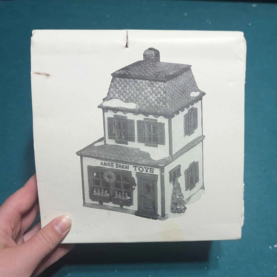 Department 56 - New England Village Series - Ann Shaw Toys - photo 2