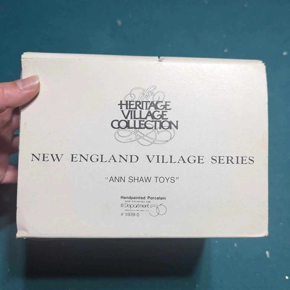 Department 56 - New England Village Series - Ann Shaw Toys - photo 3