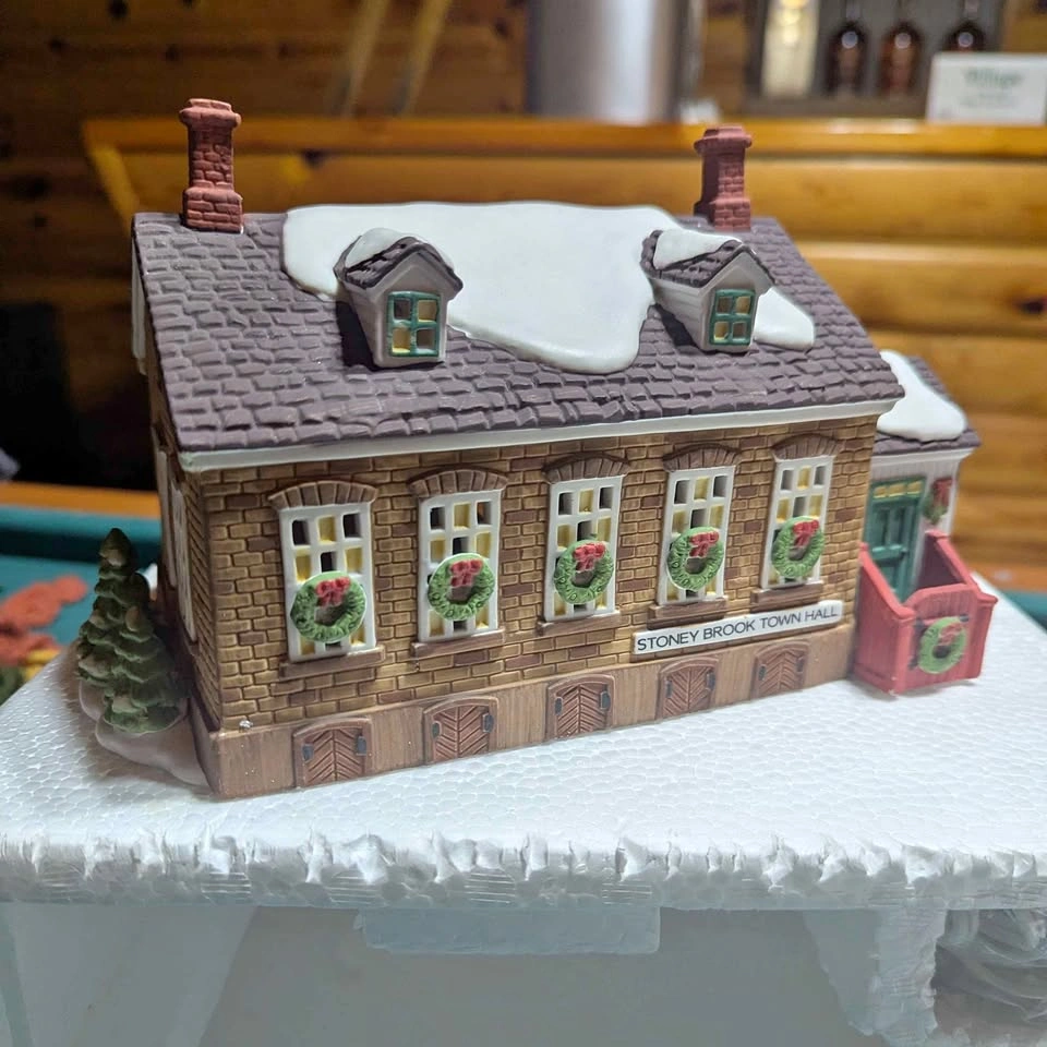 Department 56 - New England Village Series - Stoney Brook Town H
