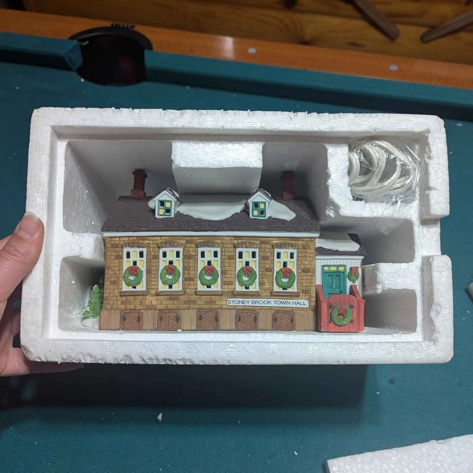 Department 56 - New England Village Series - Stoney Brook Town H - photo 2