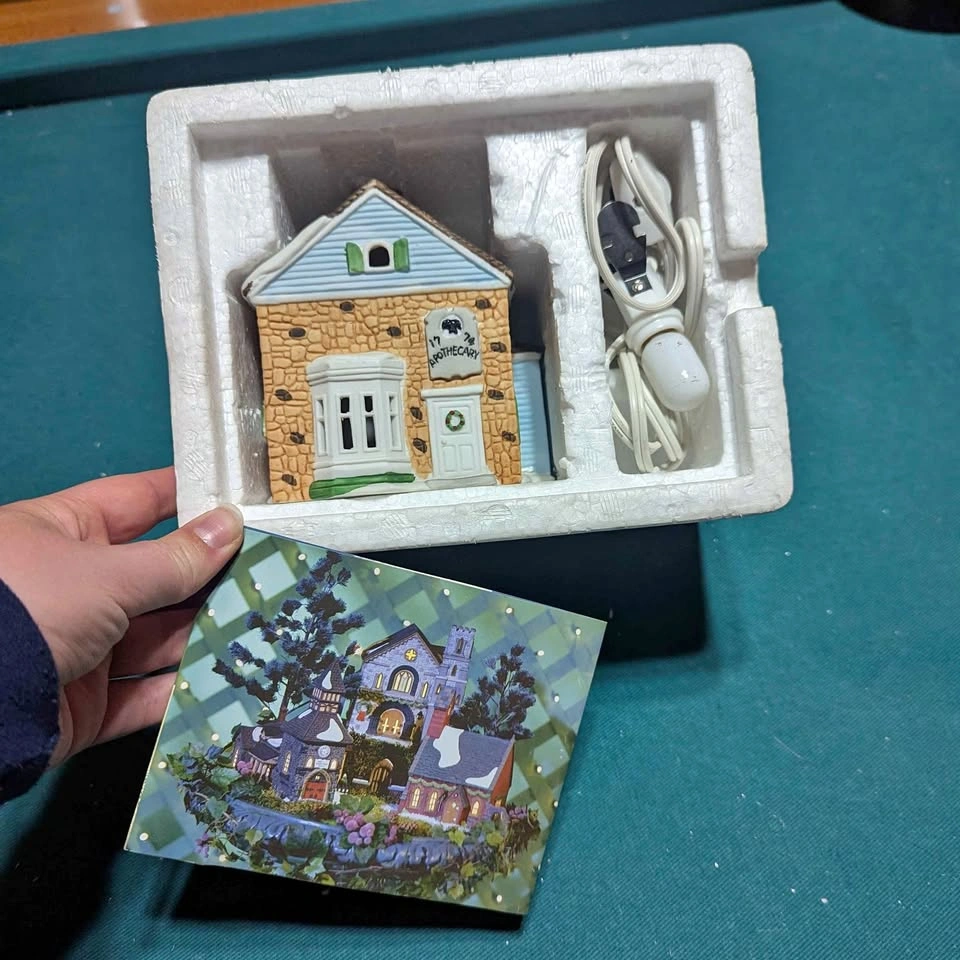 Department 56 - New England Village Series - Apothecary Shop