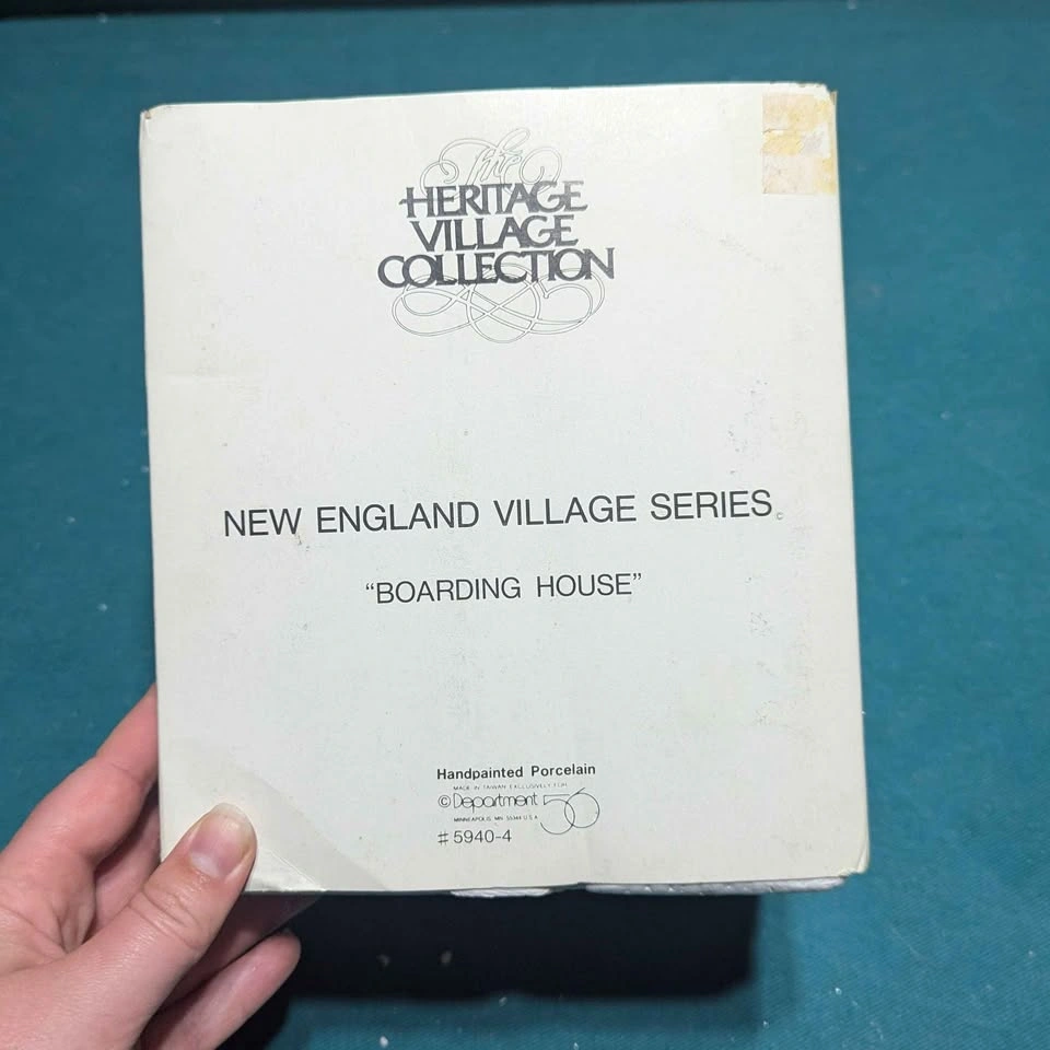 Department 56 - New England Village Series - Boarding House - photo 3