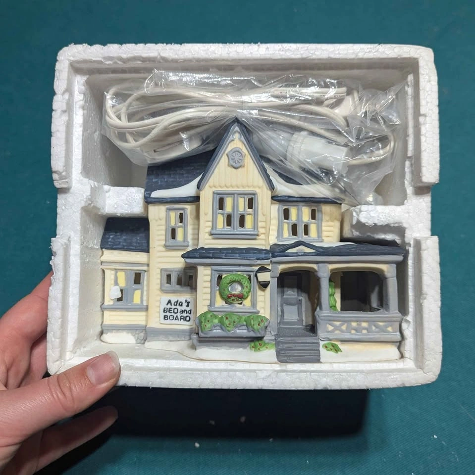 Department 56 - New England Village Series - Boarding House - photo 4