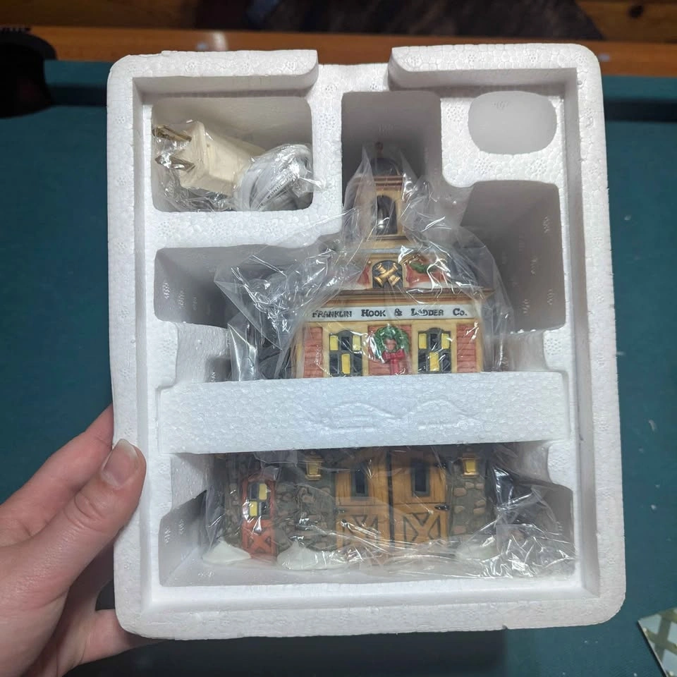 Department 56 - New England Village Series - Franklin Hook & Lad - photo 4