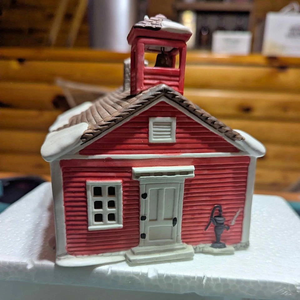 Department 56 - New England Village Series - Red Schoolhouse