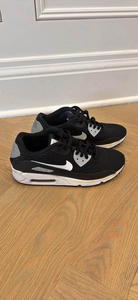 Nike Air Max 90 Size 9.5M