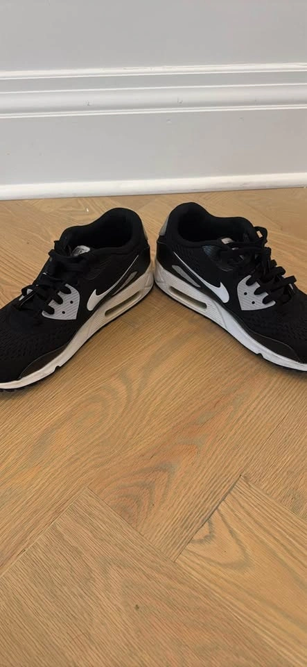 Nike Air Max 90 Size 9.5M - photo 3