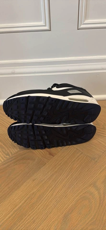 Nike Air Max 90 Size 9.5M - photo 4