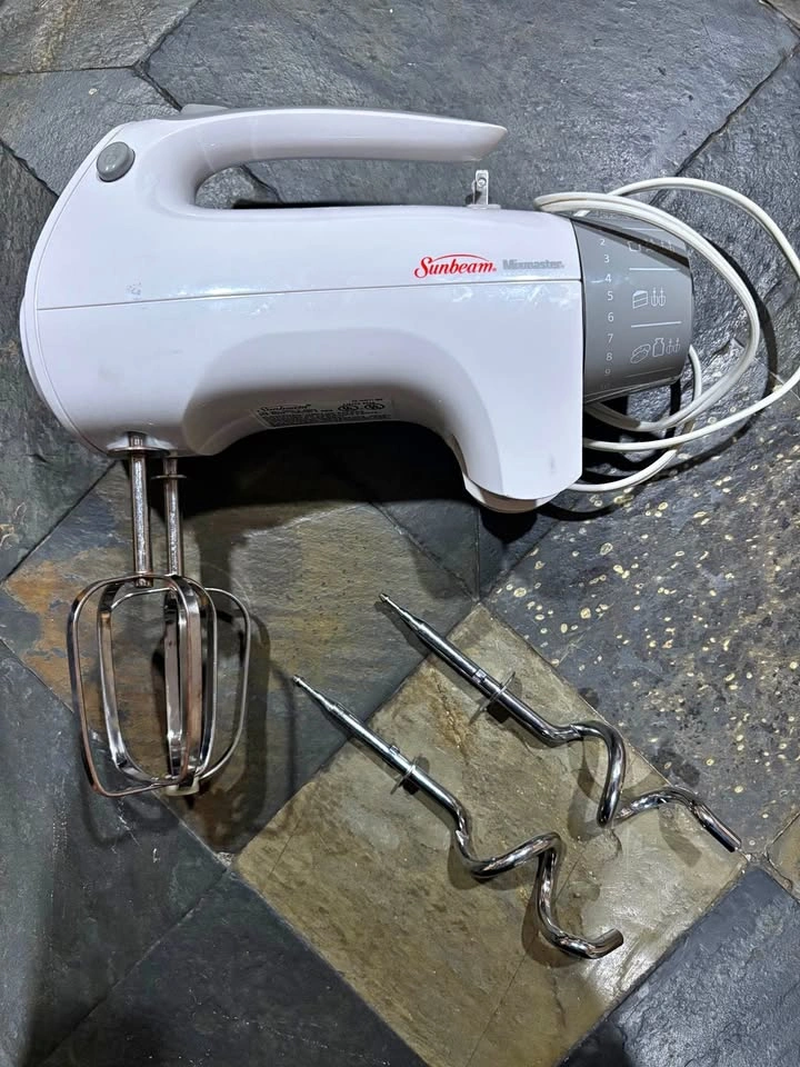 Sunbeam Mixmaster 6-Speed Hand Mixer with Beaters & Dough Hooks