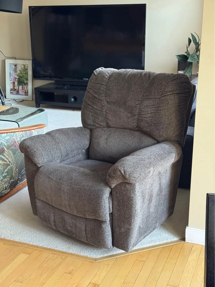 La-Z-Boy Swivel Rocker Recliner Chair | Like New - photo 2