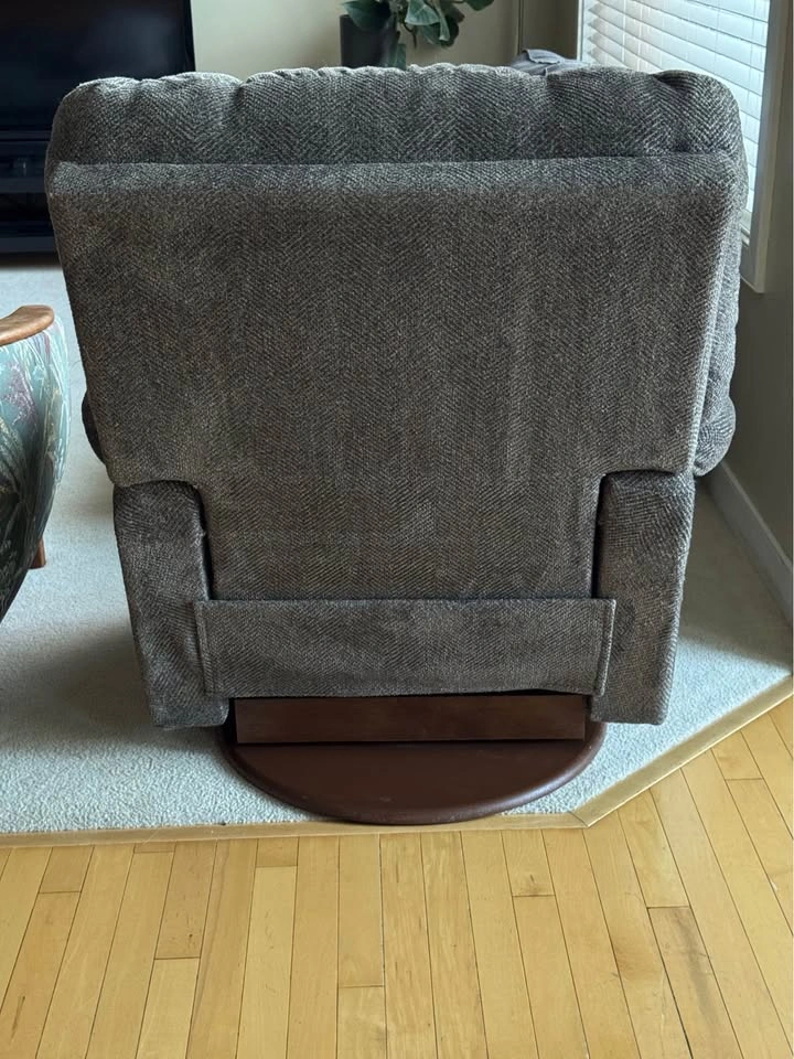 La-Z-Boy Swivel Rocker Recliner Chair | Like New - photo 4