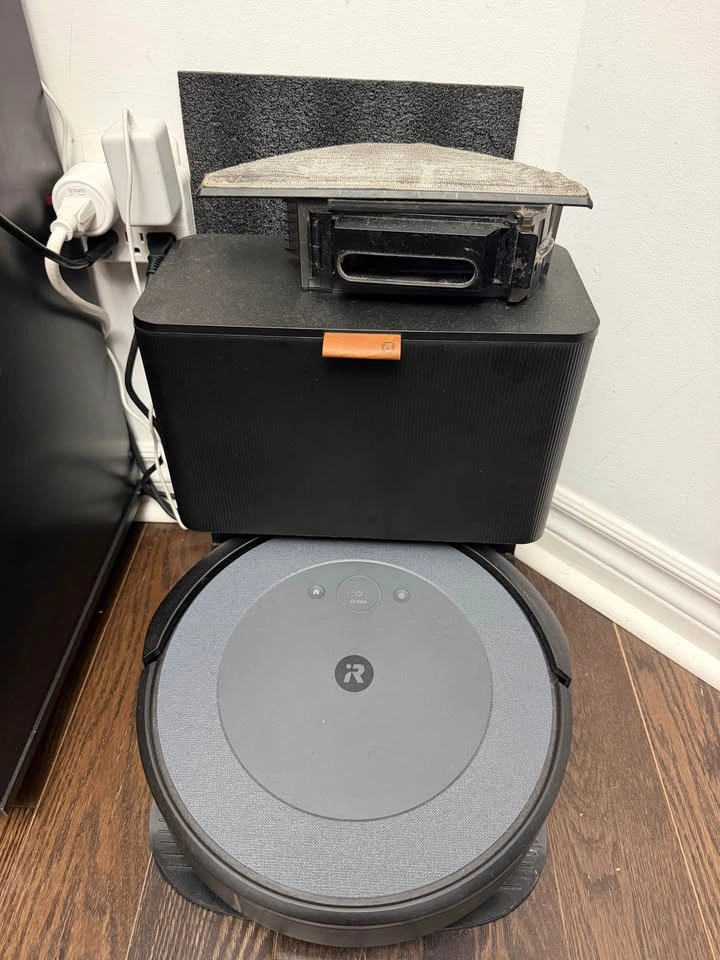 iRobot i5 Roomba Combo Robot Vacuum and Mop plus Accessories - photo 5