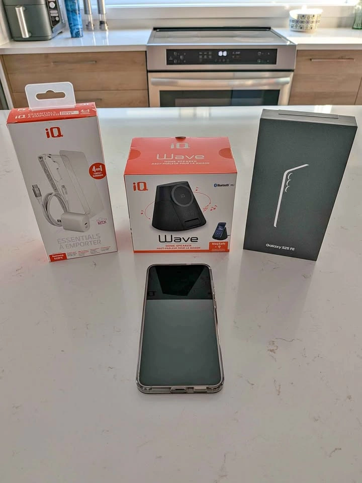 Samsung Galaxy S25 FE in Excellent Condition + Free Accessories