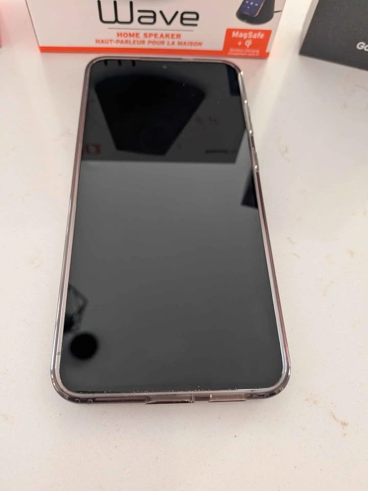 Samsung Galaxy S25 FE in Excellent Condition + Free Accessories - photo 2