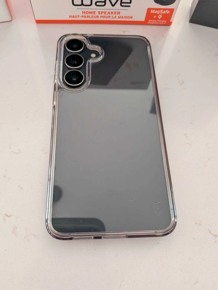 Samsung Galaxy S25 FE in Excellent Condition + Free Accessories - photo 3